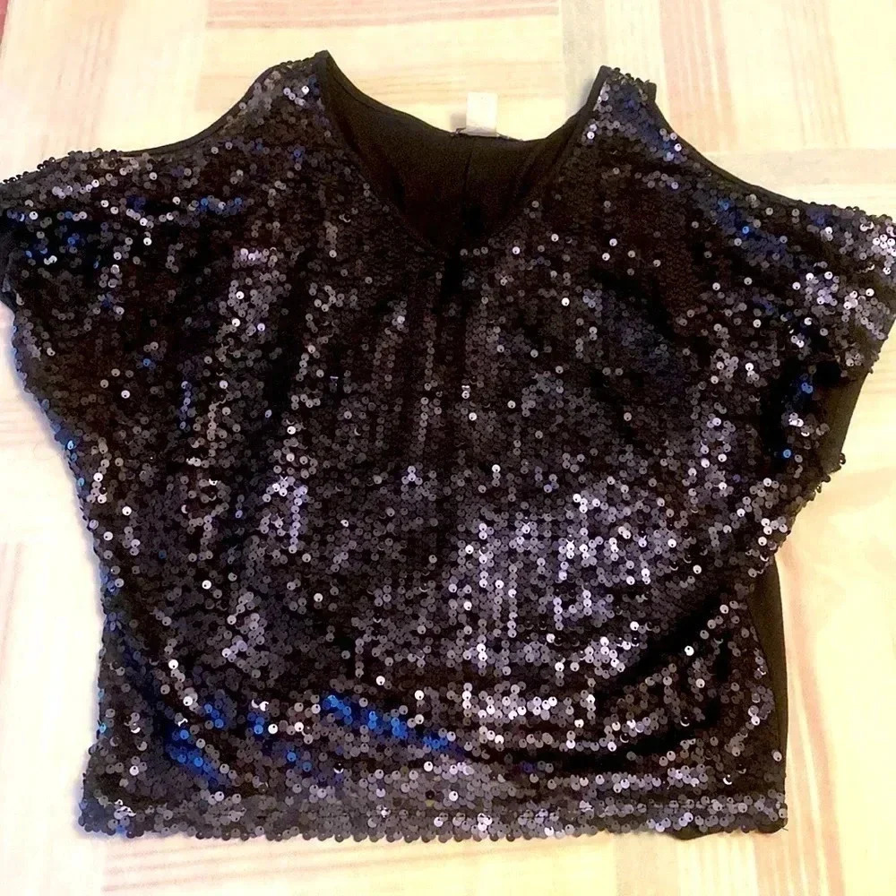 Shining sequins decorated relaxed fit beautiful blouse